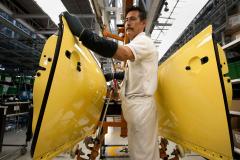 volkswagon mexico manufacturing plant worker