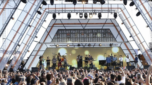 'RiseUp AS ONE' concert bridges U.S.-Mexico border