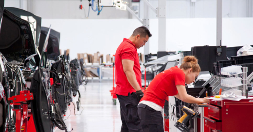 Telsa-factory-assembly